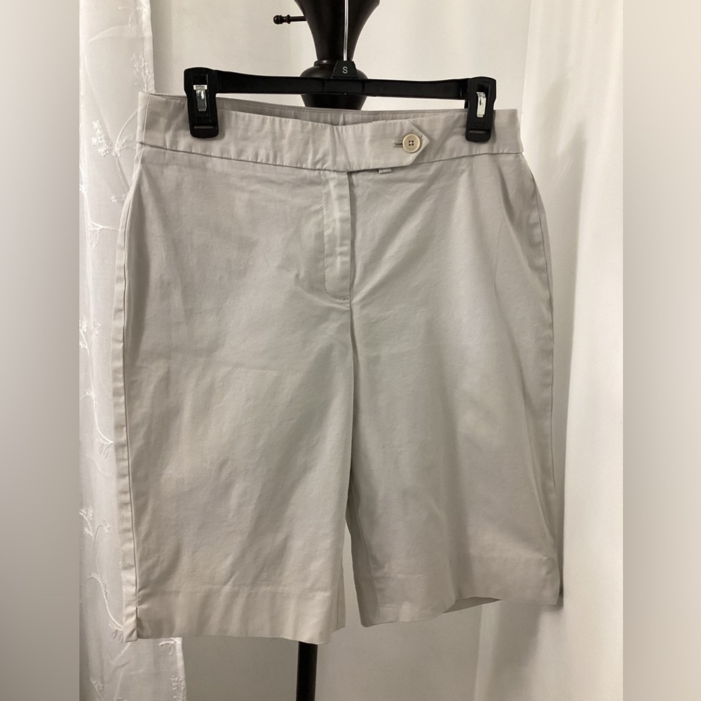 Jones New York Signature Stretch Shorts Ladies Size 8